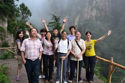 杨振之教授带队赴黄山考察
